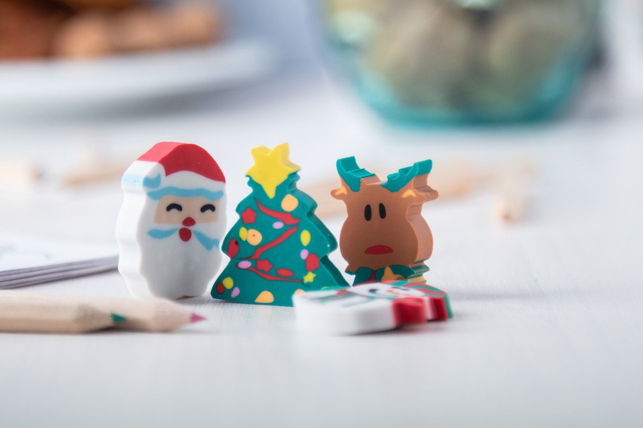 Flop Christmas eraser set