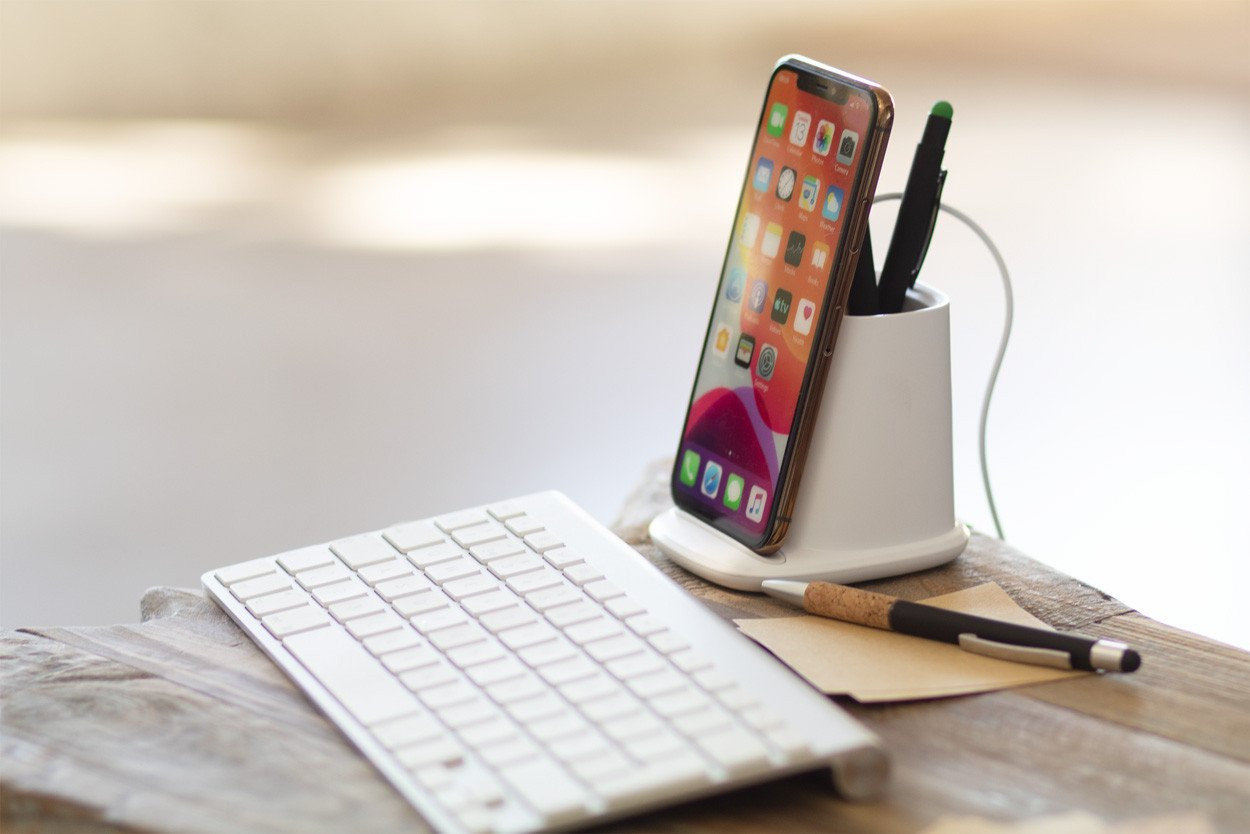 Multicharge multifunctional pen holder