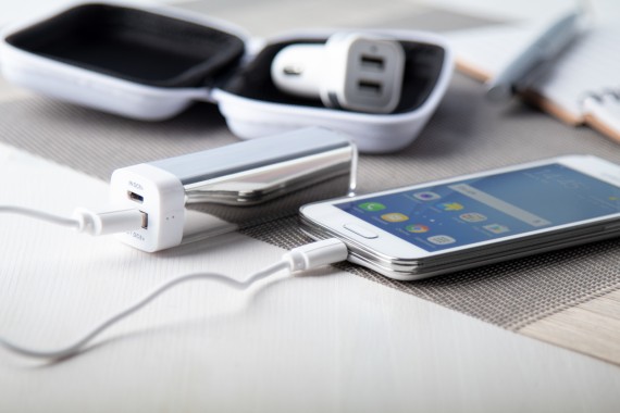 Nacorap, USB punjač i pomoćna baterija-power bank set