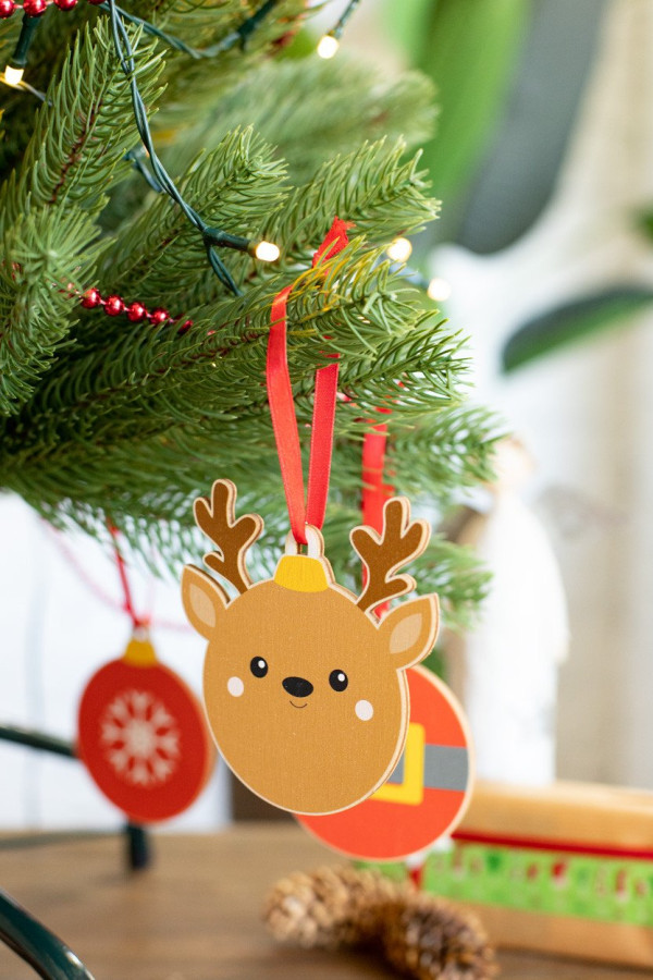 Skaland ukras za jelku, irvas