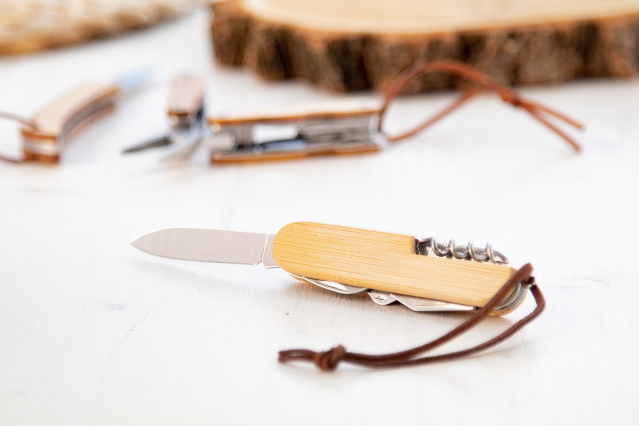 Titan pocket knife