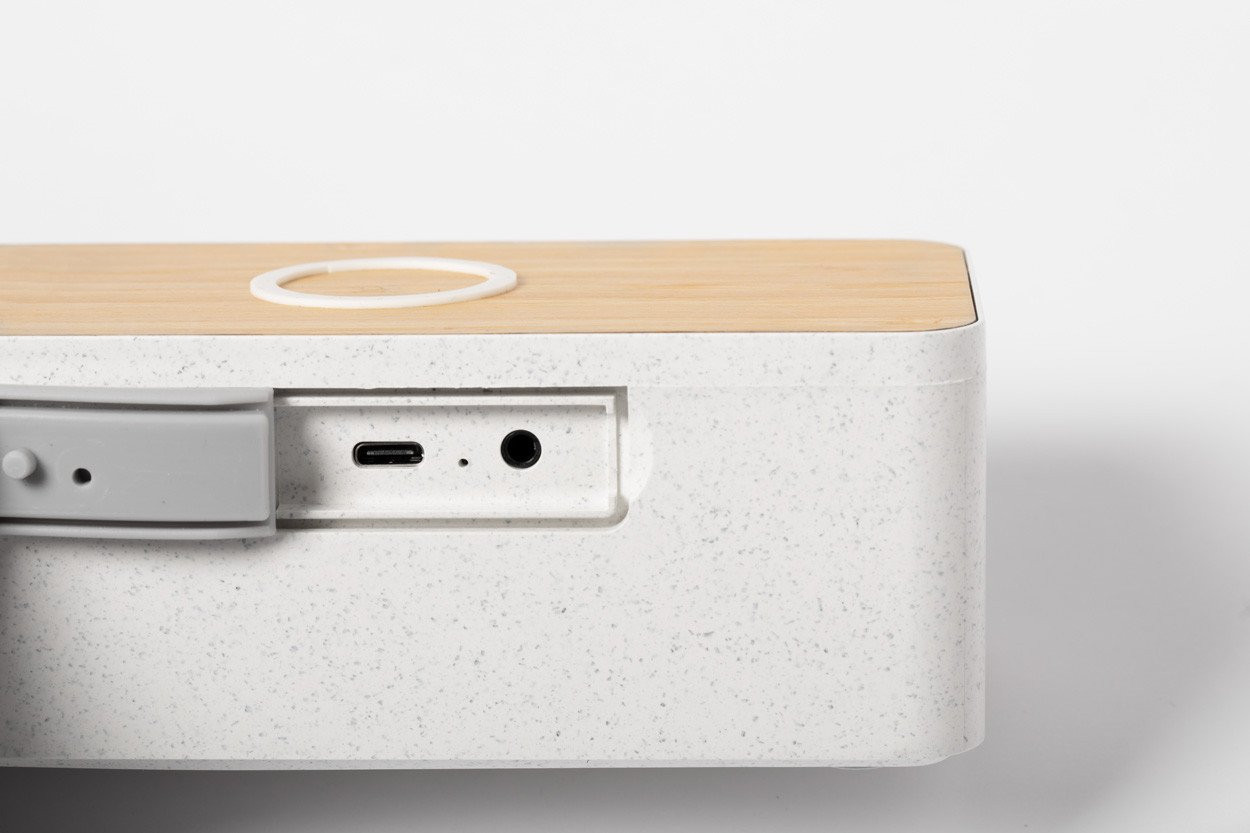 Trecam charger bluetooth speaker