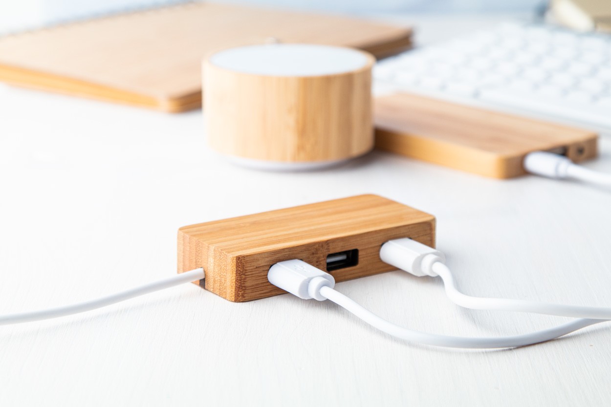 Revolt USB hub