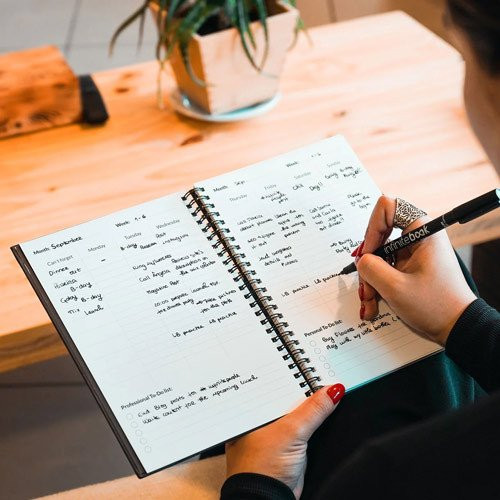 STARTER KIT INFINITE PLANNER A5. Set uključuje "Infinite Diary", set za čišćenje, marker i držač markera