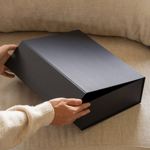 FRIDA, self-folding gift box with magnet, black
