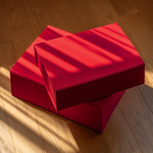 FRIDA, self-folding gift box with magnet, red