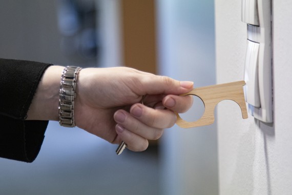 NoTouch Bamboo hygiene key
