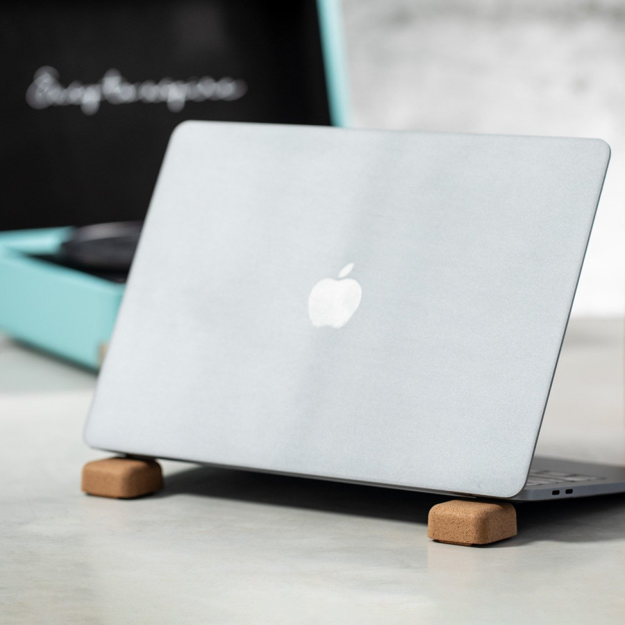 Priot laptop holder