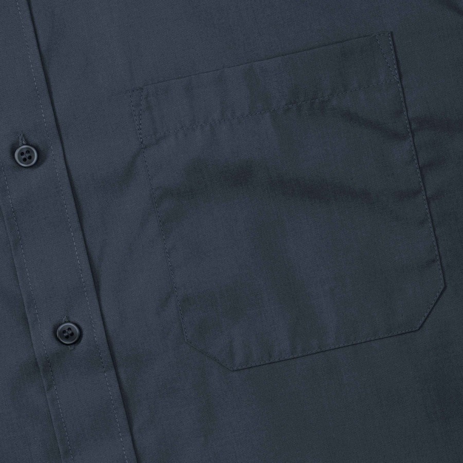 RUSSELL men's long sleeve shirt POLYCOTTON EASY CARE POPLIN.Elegant and versatile material.Classic, two buttons on cuff.35% Poplin cotton / 65% polyester, 110/105 g / m2.Drying at 50 degrees.EASY CARE -dry quickly , easily ironed white XS